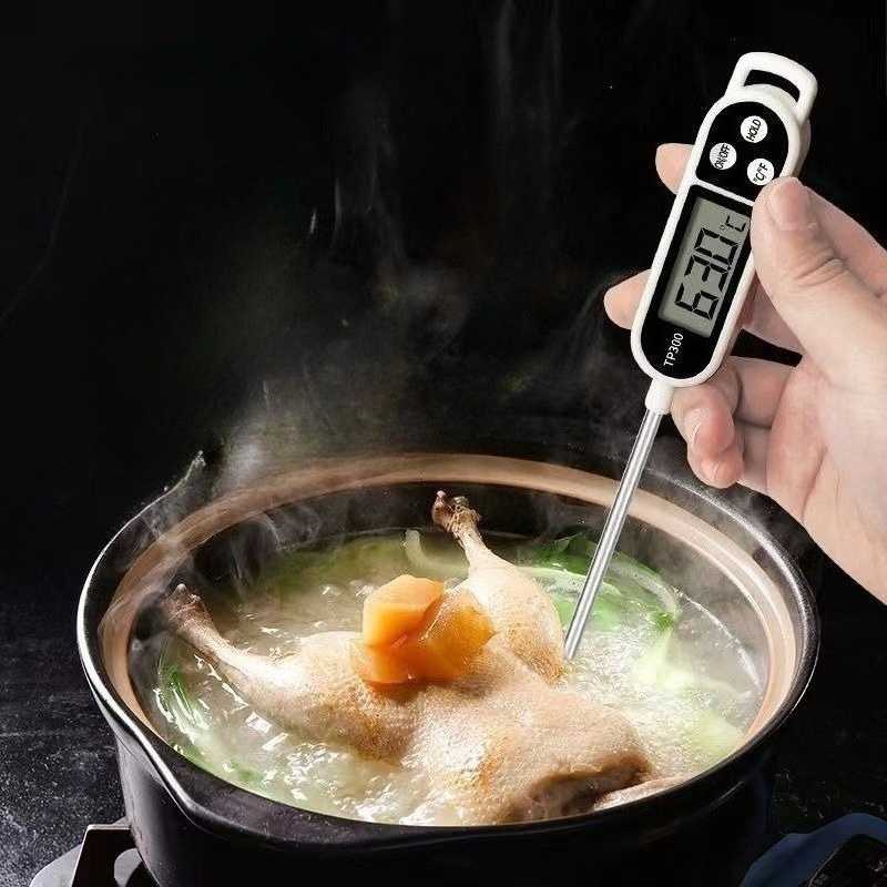 Commercial Kitchen Setup - 1個の食品温度計、キッチンアクセサリー、寮の必需品、インスタントリード肉用温度計、油や水の温度を正確に測定、必須のキッチンアクセサリー（ボタン電池は含まれていません、取り付けと使用のために別途Lr44ボタン電池を購入してください）