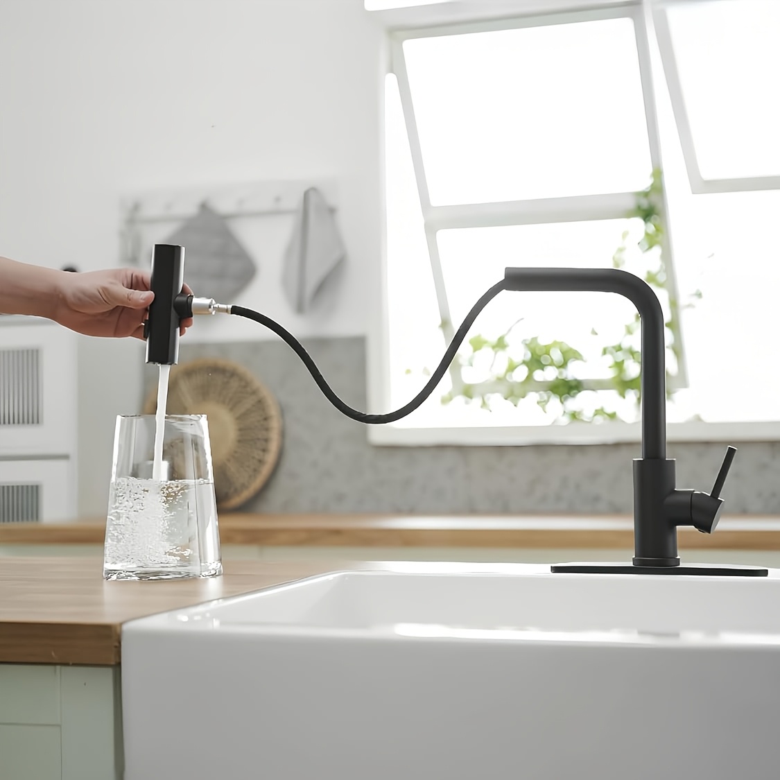 1 PC ブラックキッチン蛇口プルダウンスプレー付き、滝キッ - Commercial Kitchen Faucet のレビューと価格